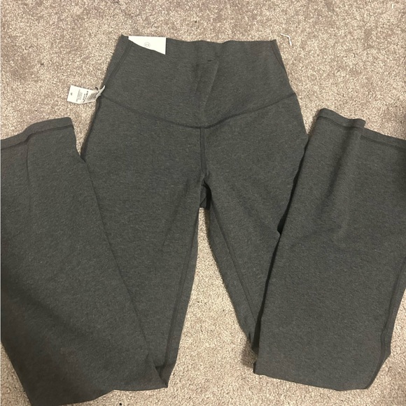 BNWT TNA LEGGINGS FLARE SIZE SMALL - Picture 1 of 3